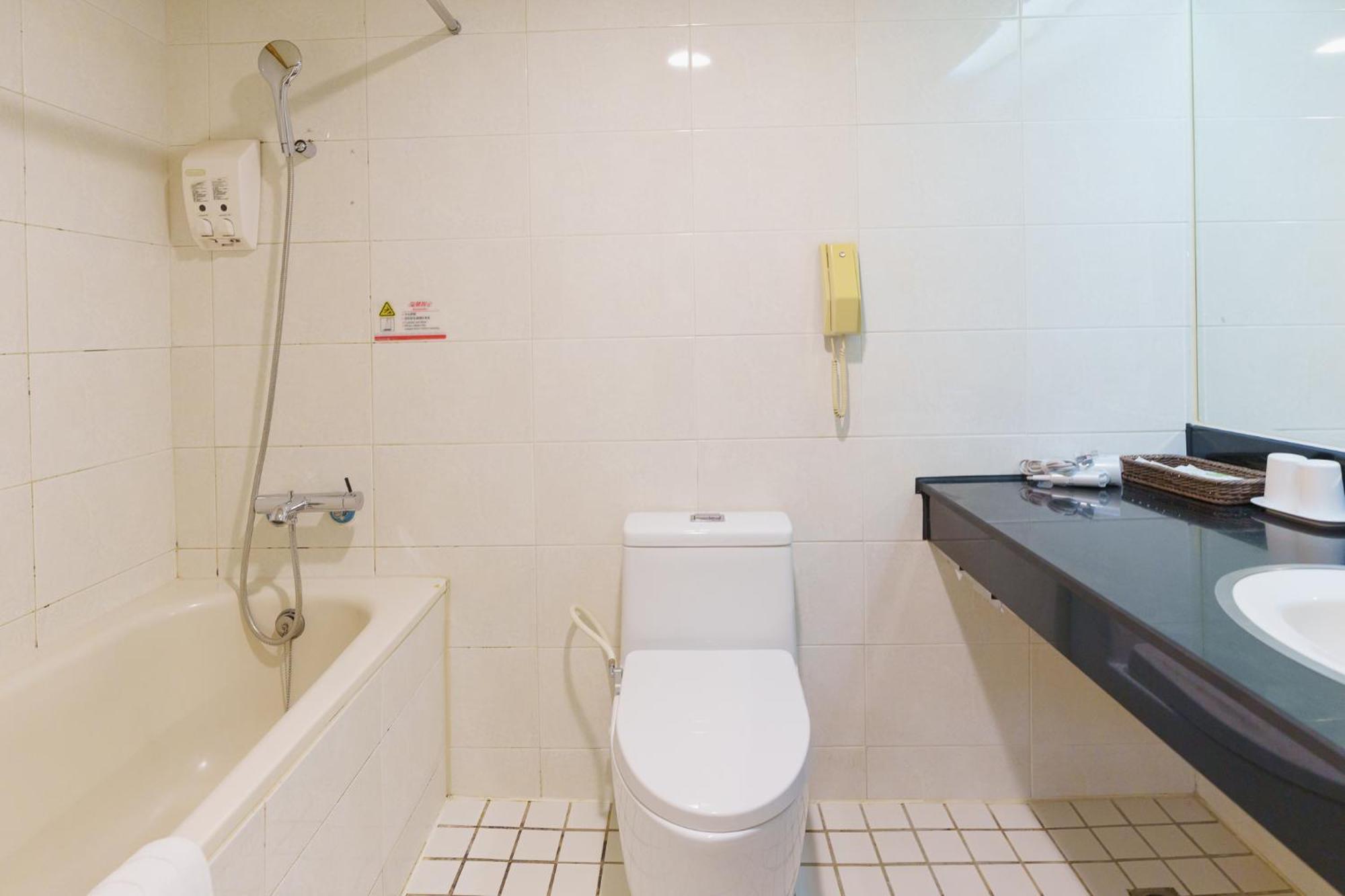טאינאן Oriental Hotel מראה חיצוני תמונה