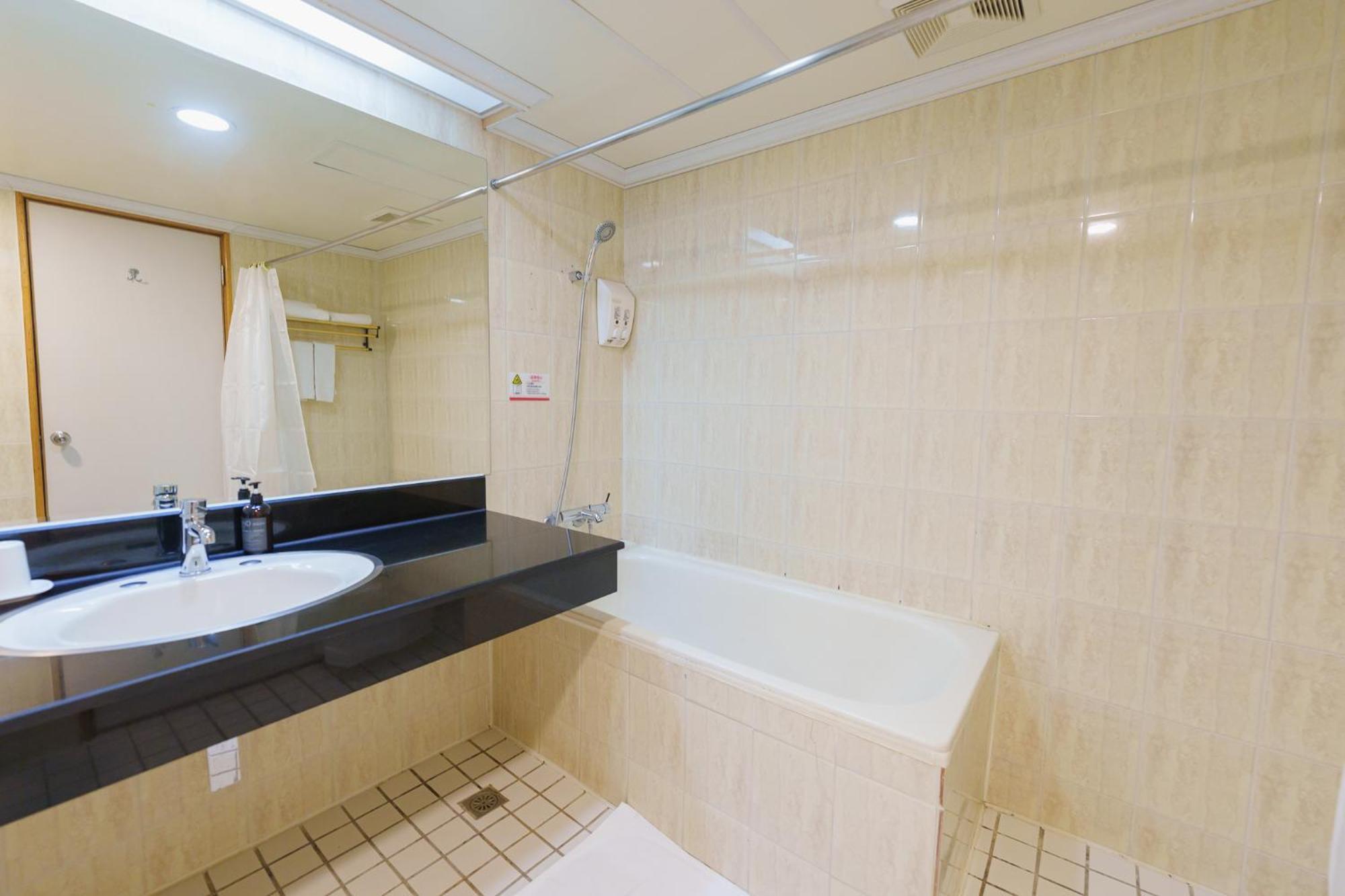 טאינאן Oriental Hotel מראה חיצוני תמונה