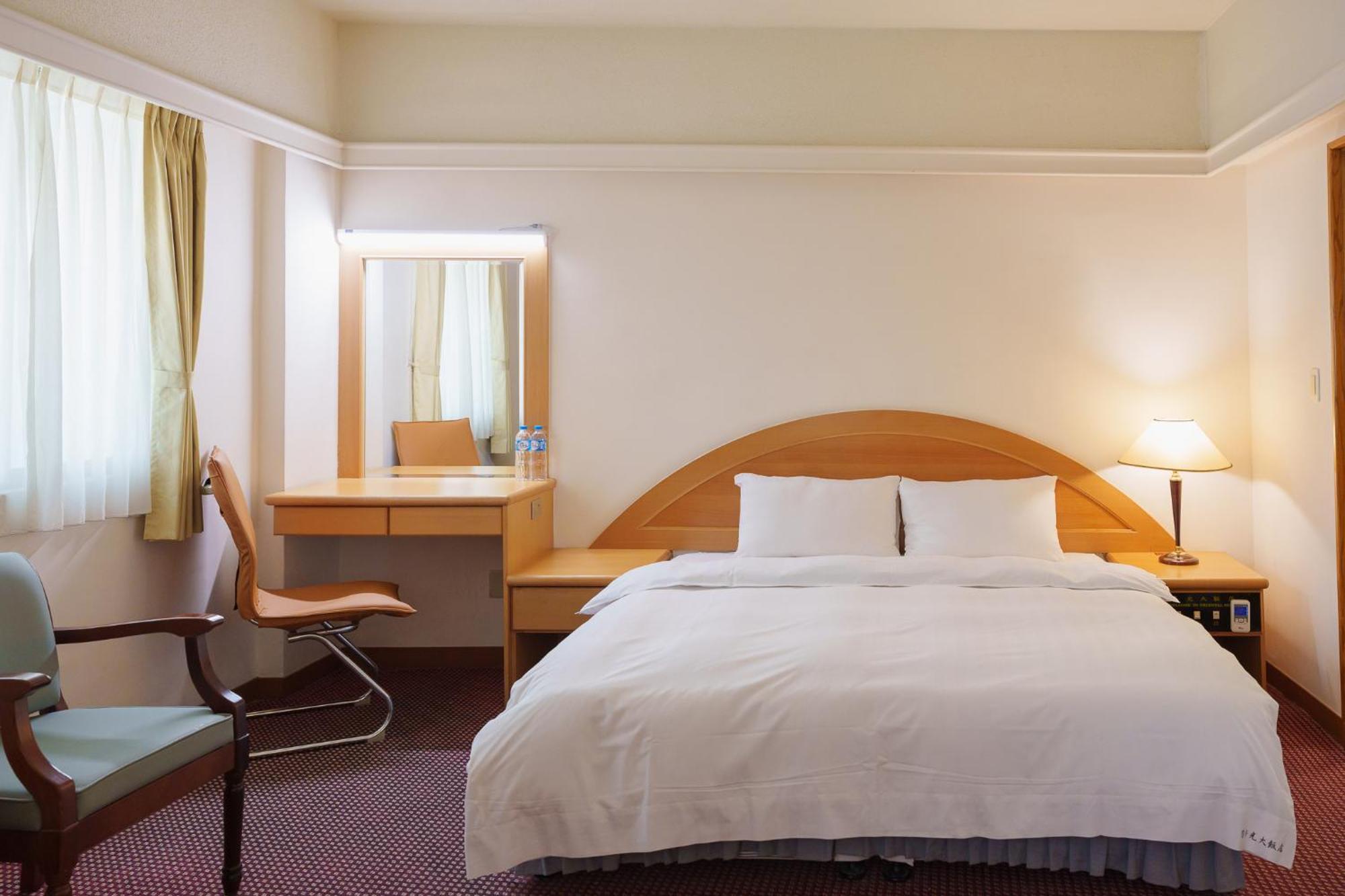 טאינאן Oriental Hotel מראה חיצוני תמונה