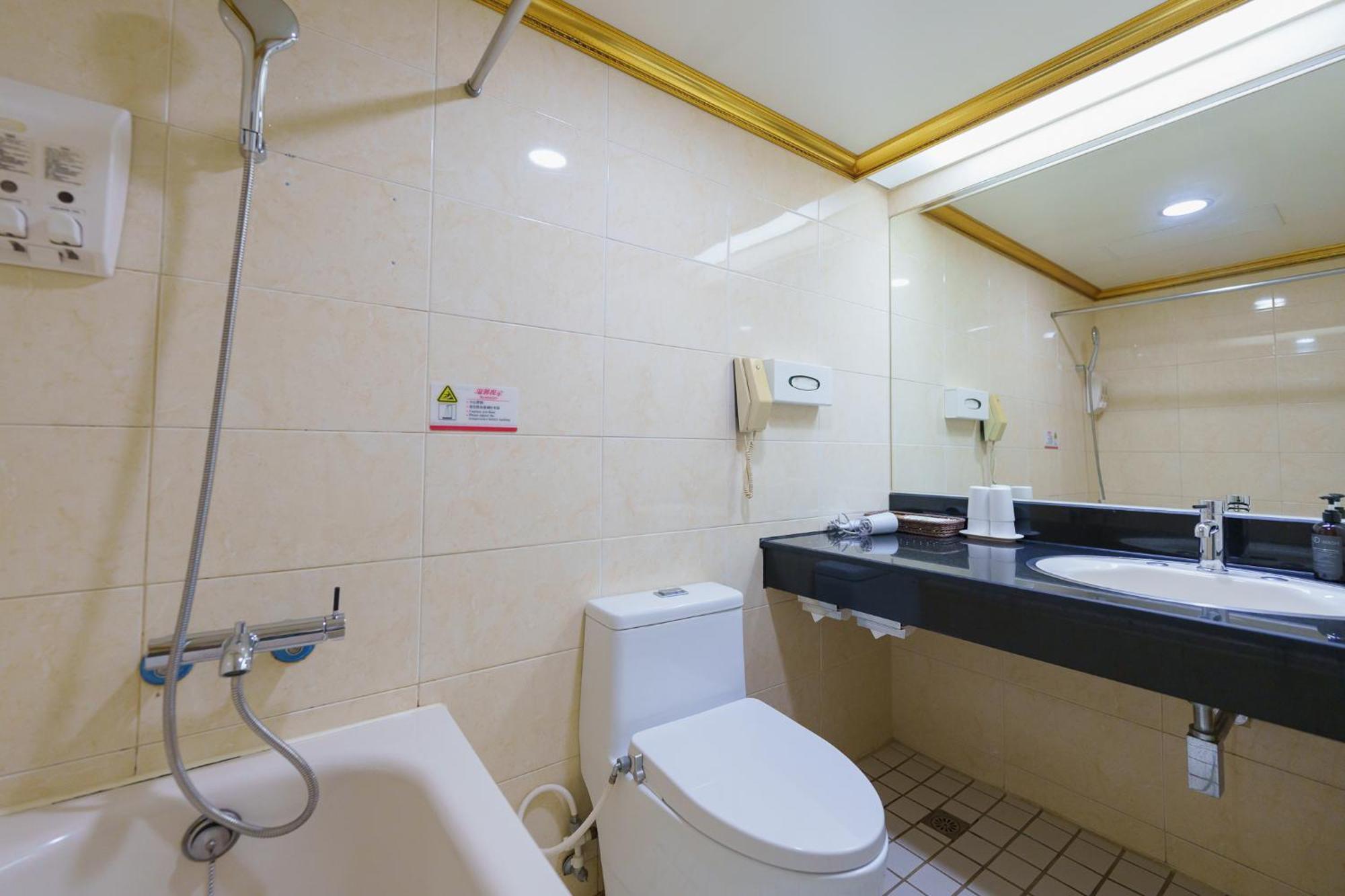 טאינאן Oriental Hotel מראה חיצוני תמונה