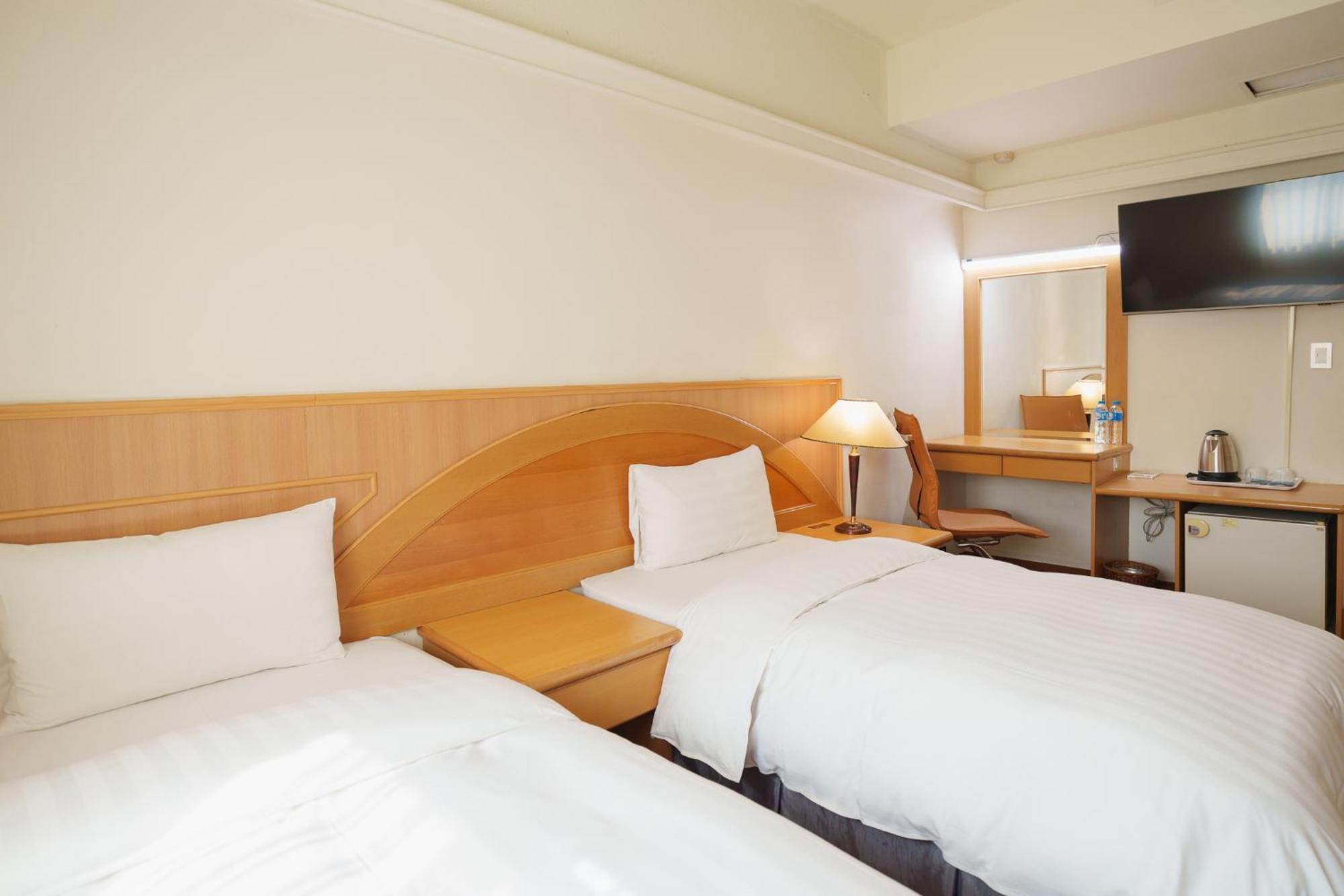 טאינאן Oriental Hotel מראה חיצוני תמונה