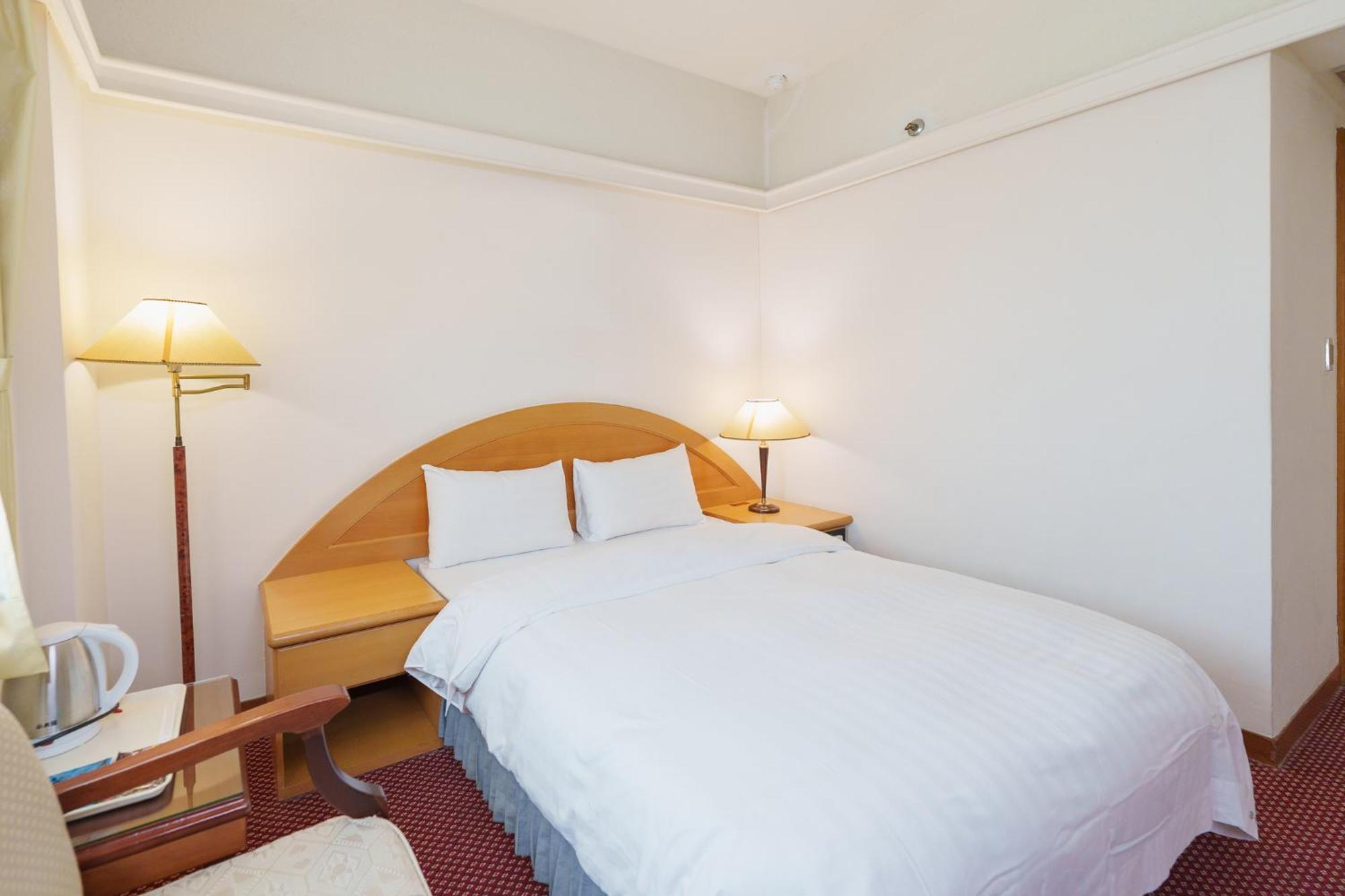 טאינאן Oriental Hotel מראה חיצוני תמונה