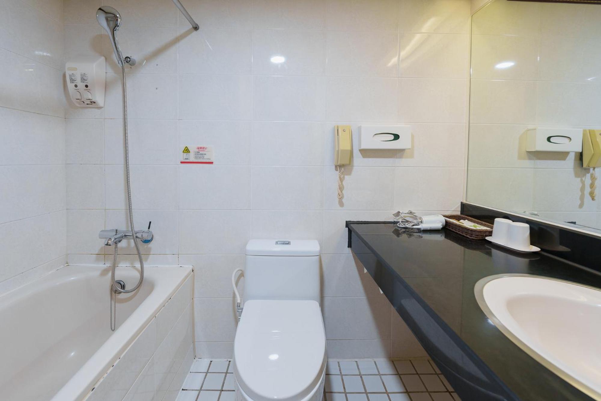 טאינאן Oriental Hotel מראה חיצוני תמונה