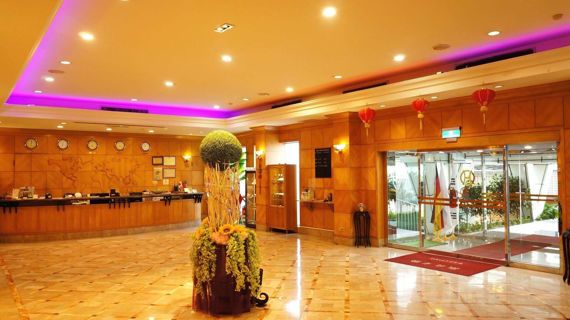 טאינאן Oriental Hotel מראה חיצוני תמונה
