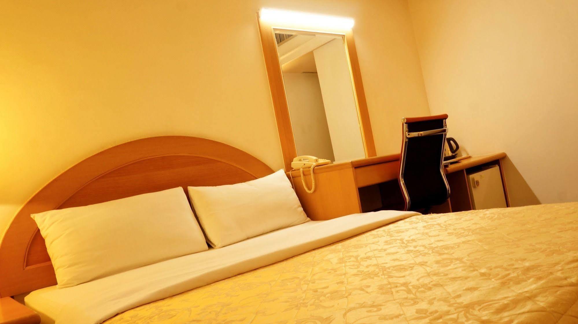 טאינאן Oriental Hotel מראה חיצוני תמונה