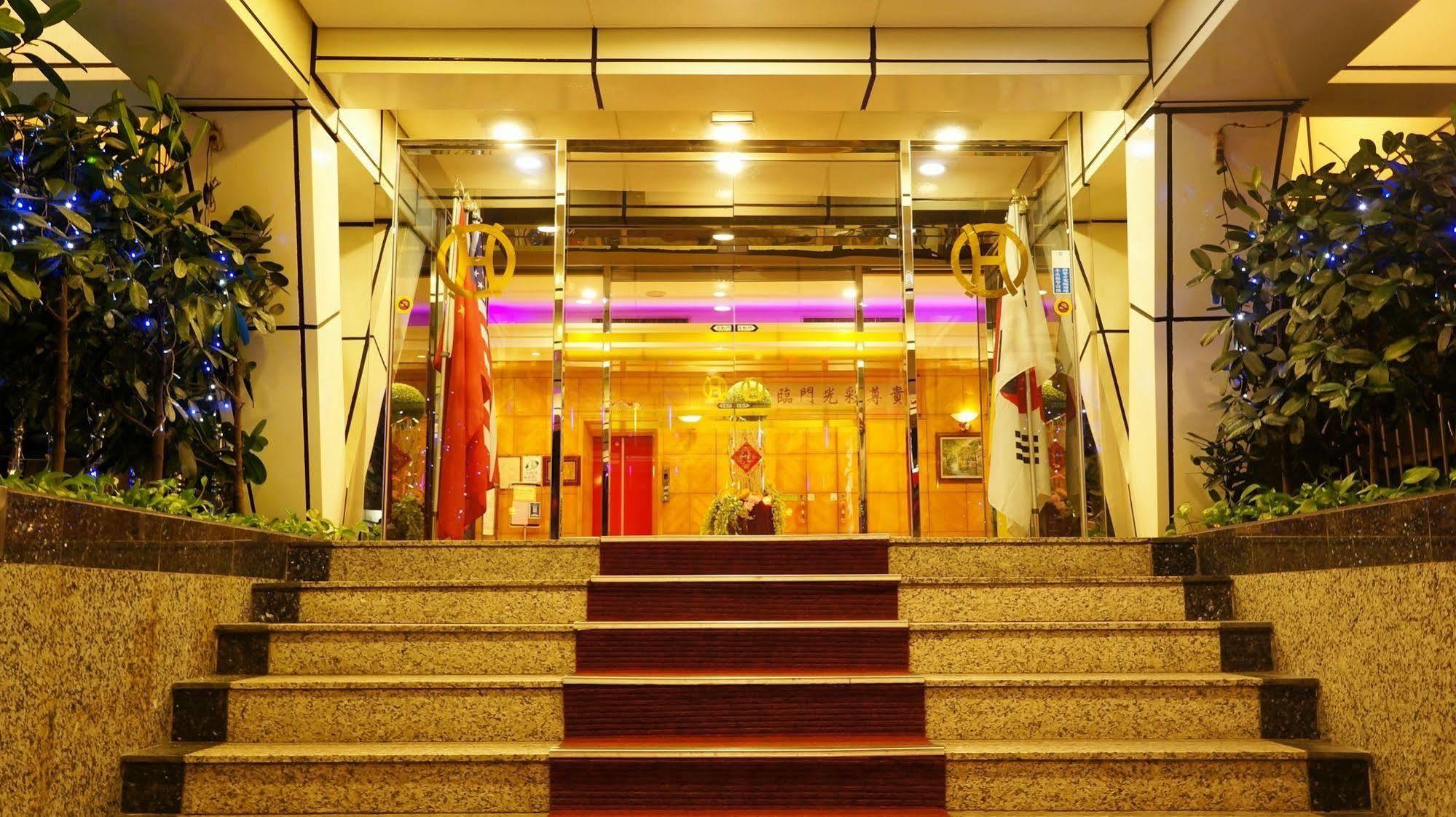 טאינאן Oriental Hotel מראה חיצוני תמונה