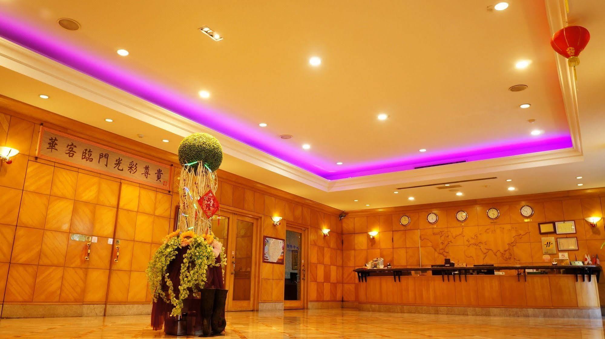 טאינאן Oriental Hotel מראה חיצוני תמונה
