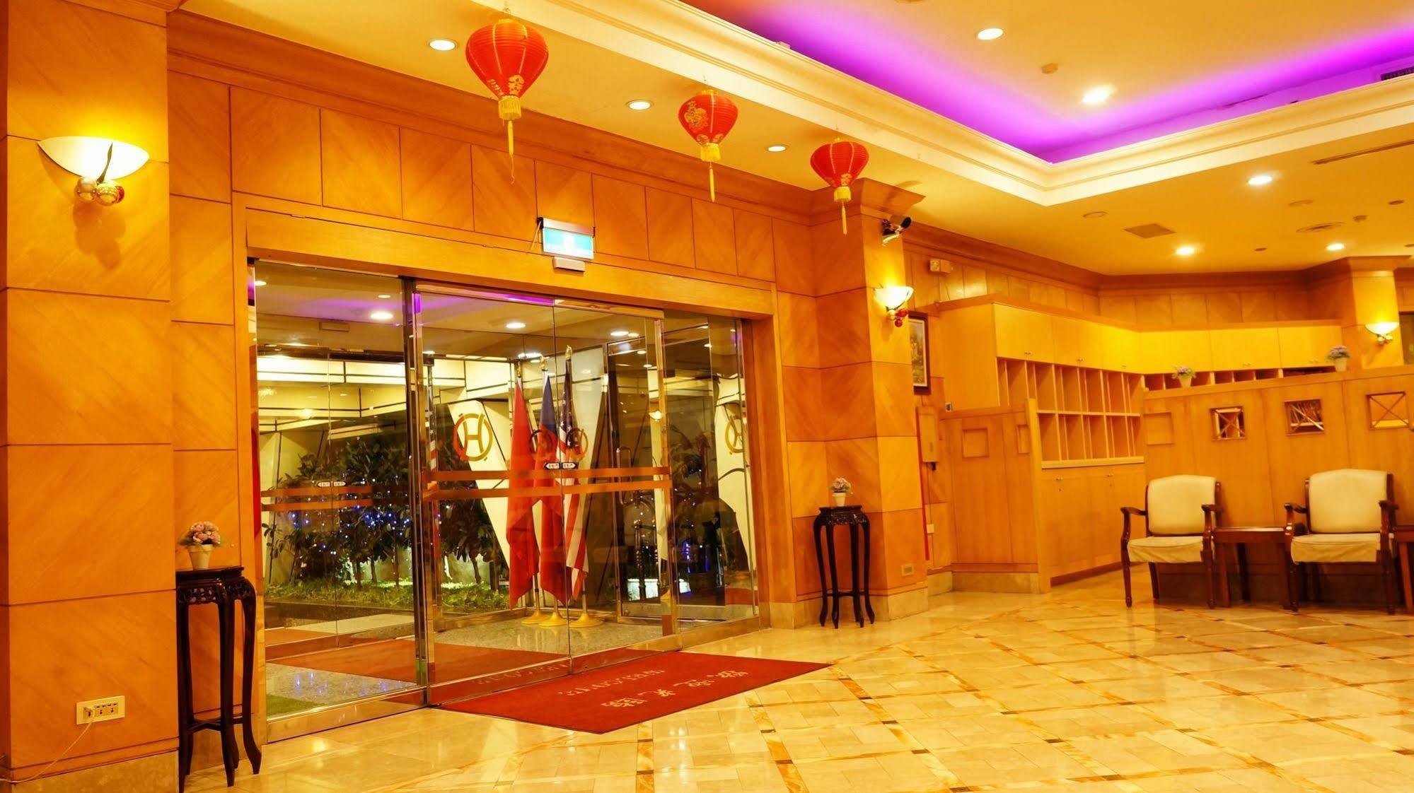 טאינאן Oriental Hotel מראה חיצוני תמונה