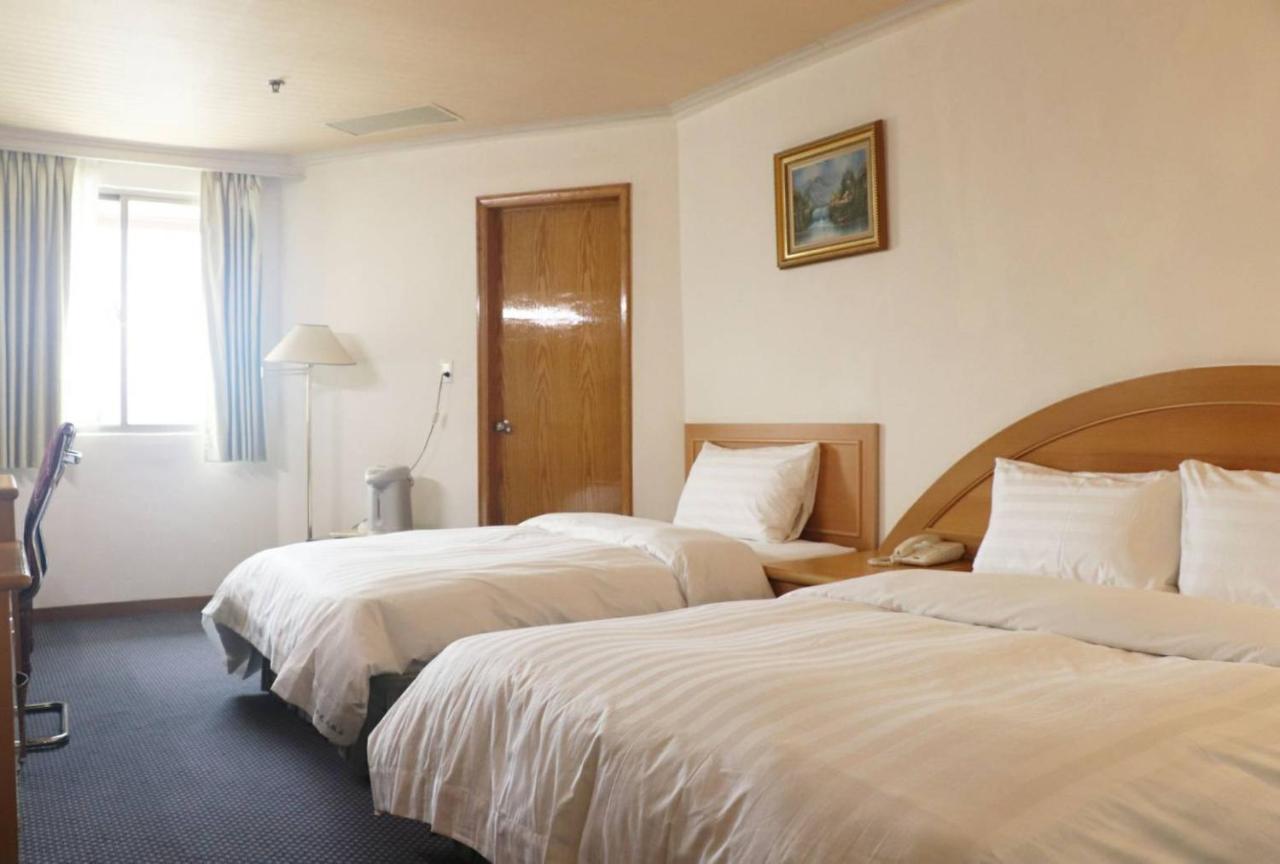 טאינאן Oriental Hotel מראה חיצוני תמונה