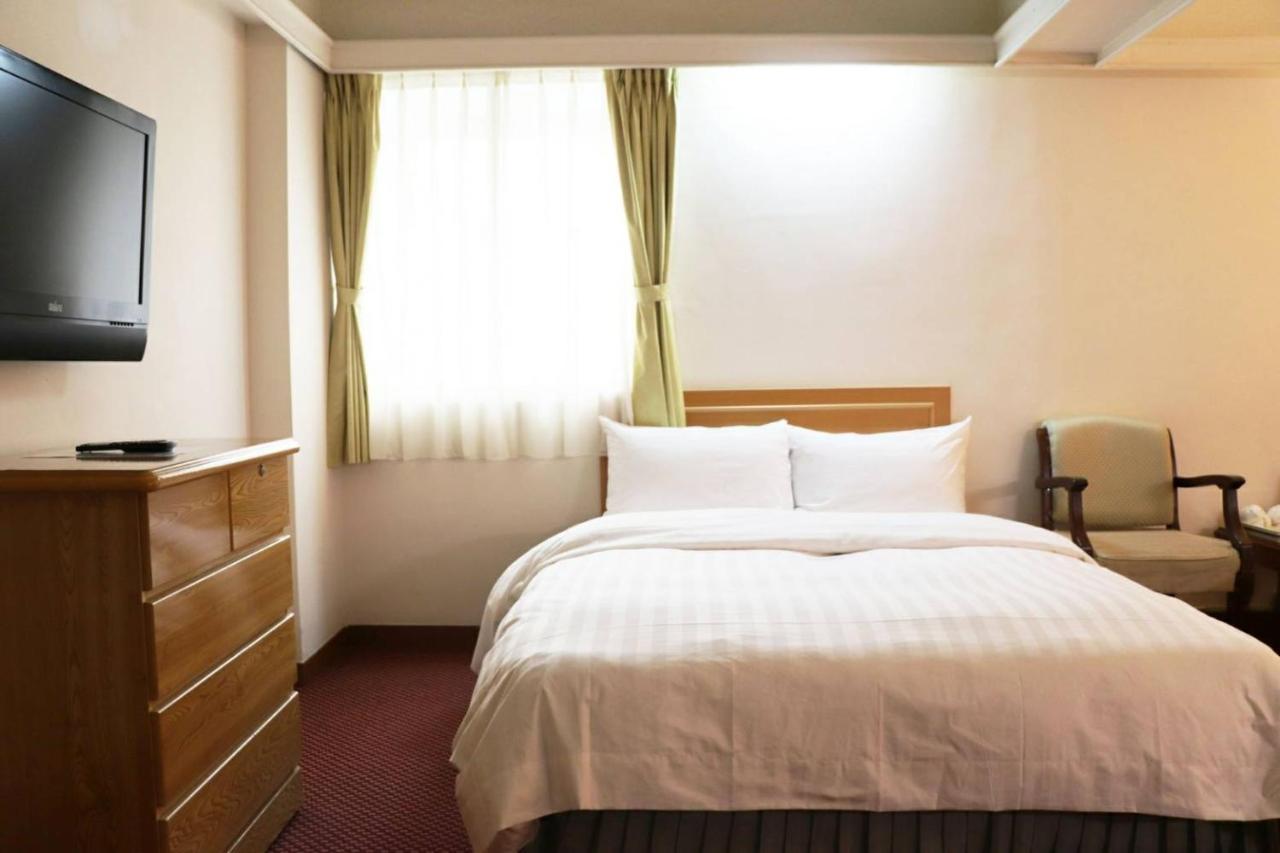 טאינאן Oriental Hotel מראה חיצוני תמונה