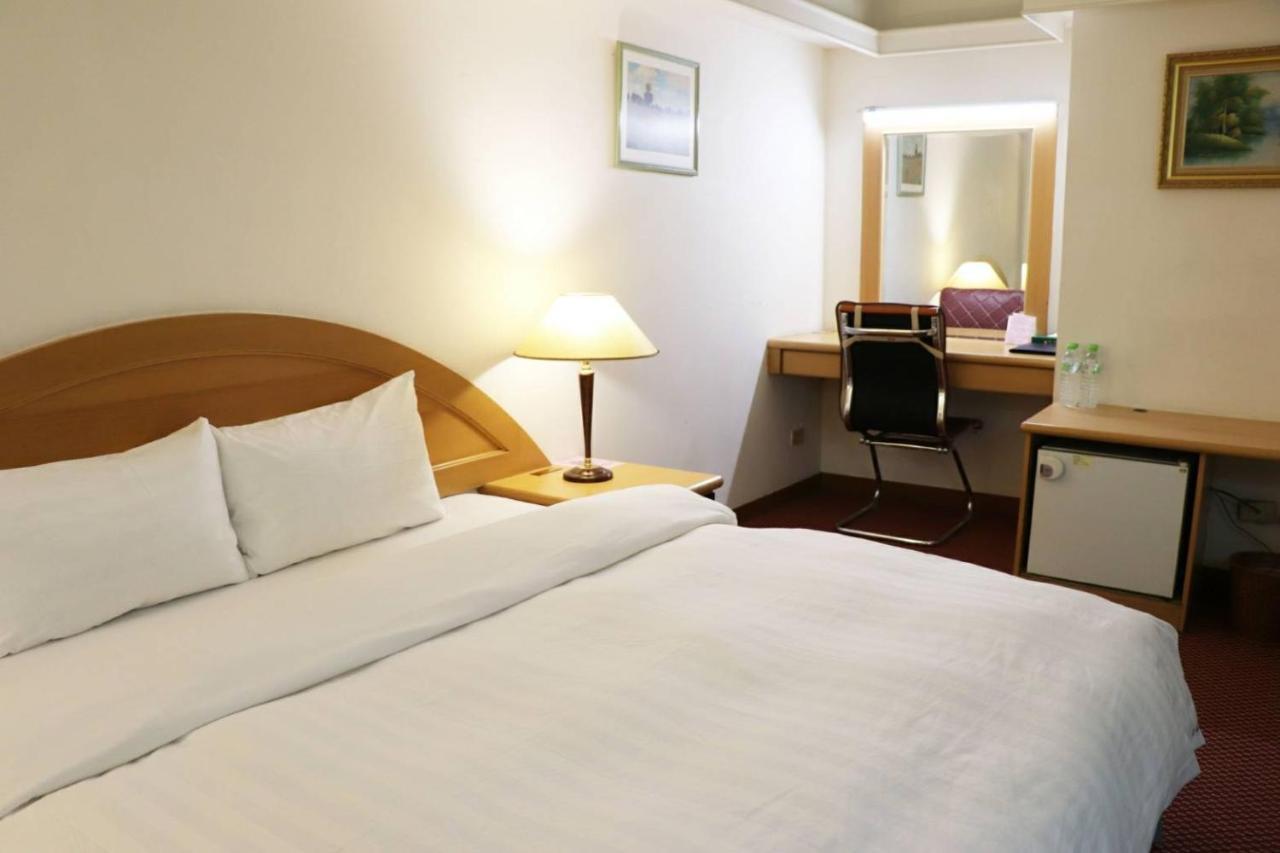 טאינאן Oriental Hotel מראה חיצוני תמונה